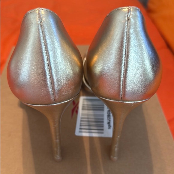 Vince Camuto Gold Heels with Bow Detail - Picture 9 of 16